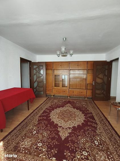 Apartament cu 3 camere decomandat în Micro 14