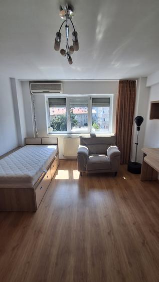 Apartament cu 3 camere decomandat în Centrul Civic
