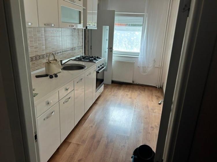 Apartament cu 2 camere semidecomandat, mobilat în Micălaca