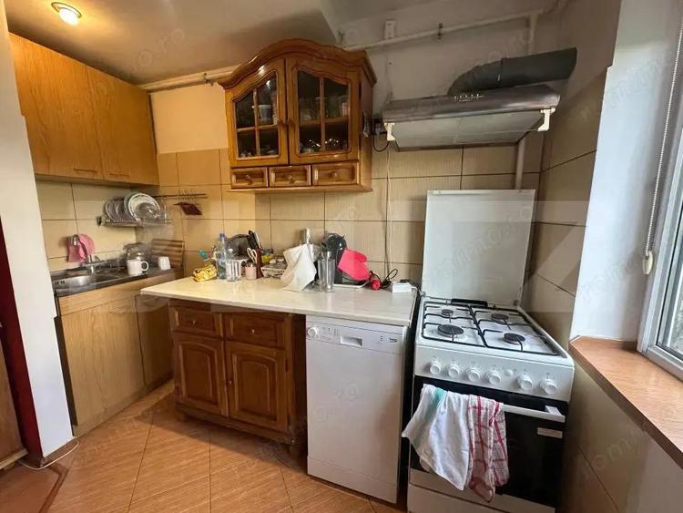 Apartament cu 3 camere decomandat, mobilat în Central