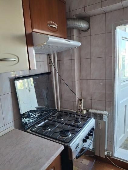 Apartament cu 3 camere semidecomandat, mobilat în Lujerului