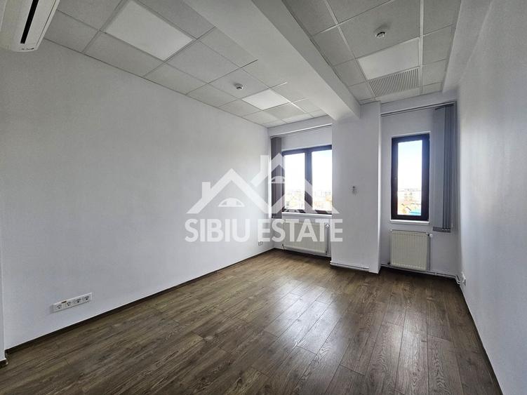 Birou, de 580 mp, în Central