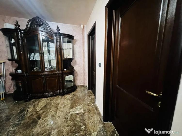 Casă cu 7 camere cu Teren 826 Mp în Dumbrăvița