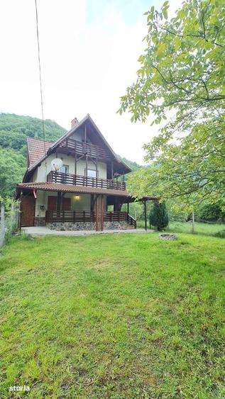 Casă cu 4 camere în Lotrioara