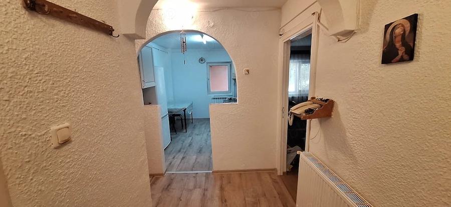 Apartament cu 3 camere decomandat în Vitrometan