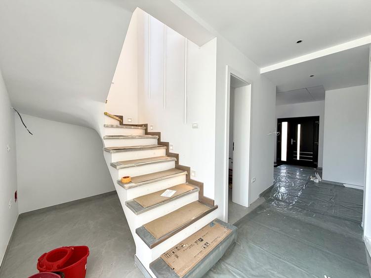 Duplex cu 4 camere cu Canalizare în Dumbrăvița
