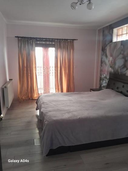 Casă individuală cu 5 camere cu Teren 209 Mp în Central