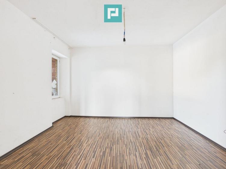 Casă individuală cu 8 camere cu Canalizare în Covăsinț