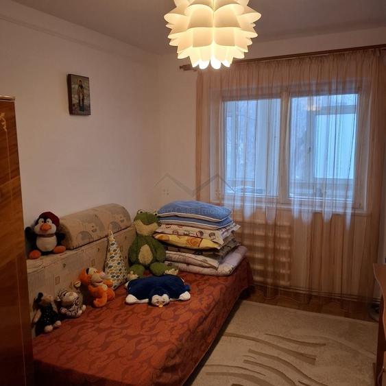 Apartament cu 3 camere decomandat în Nicolina