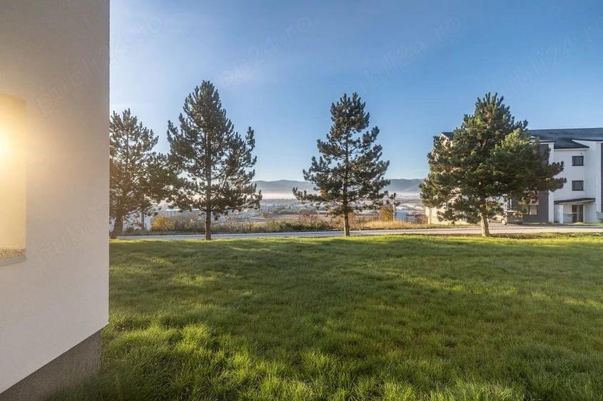 Apartament cu 5 camere decomandat în Cristian
