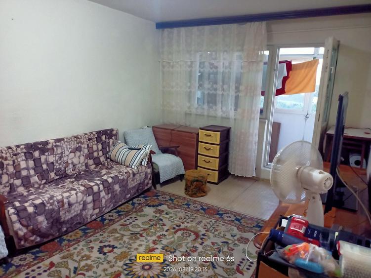 Apartament cu 2 camere decomandat în Republicii