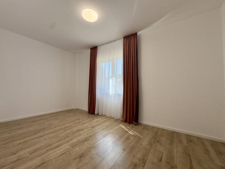 Apartament cu 3 camere semidecomandat în Sud