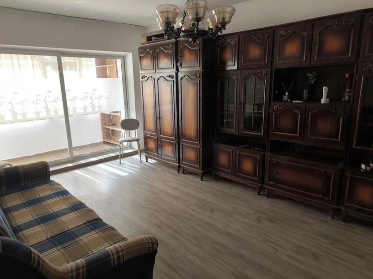 Apartament cu 3 camere decomandat în Traian