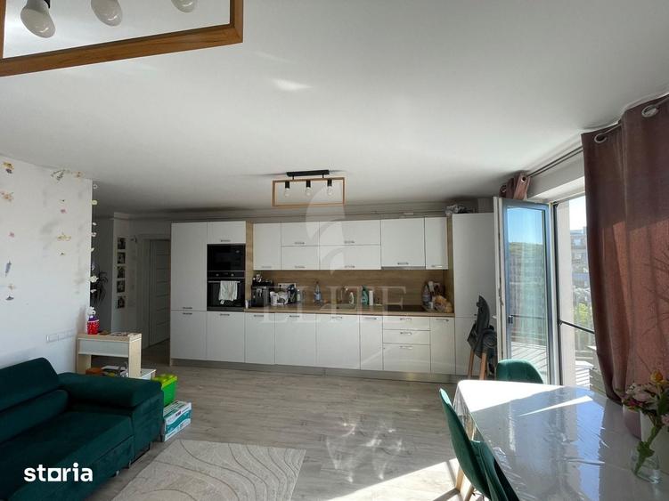 Apartament cu 3 camere semidecomandat în Dâmbul Rotund