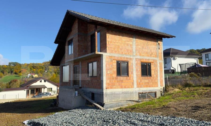 Casă individuală cu 5 camere cu Canalizare în Nord-Est