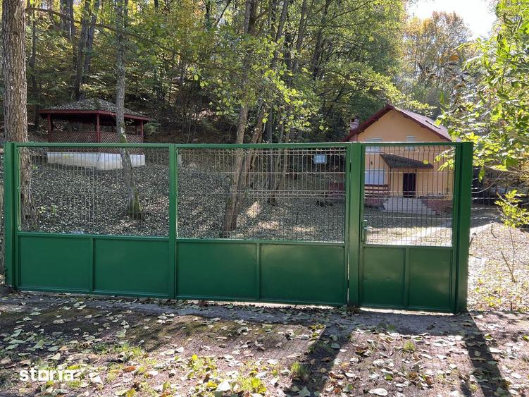 Casă cu 4 camere cu Teren 1292 Mp în Drăganu