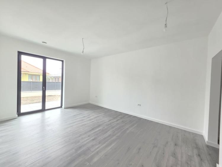 Casă individuală cu 4 camere cu Canalizare în Hălchiu