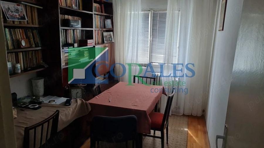 Apartament cu 3 camere decomandat în Lipovei