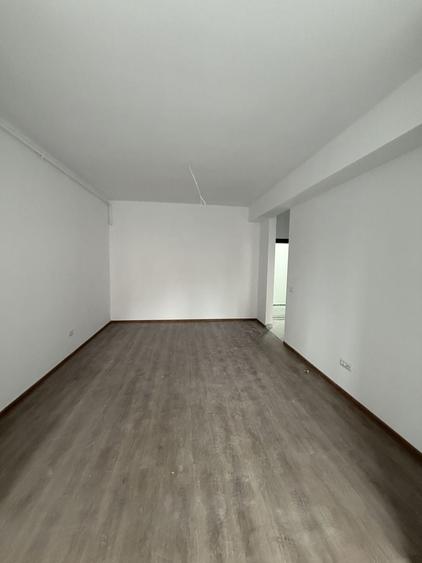 Apartament cu 3 camere semidecomandat în Theodor Pallady