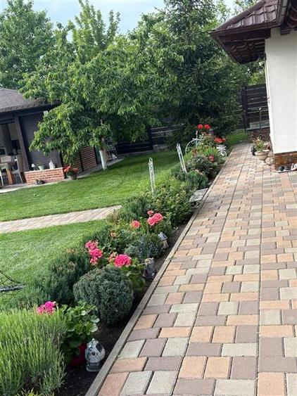 Casă individuală cu 6 camere cu Canalizare în Bucium