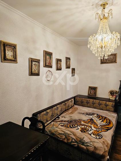 Apartament cu 3 camere semidecomandat, mobilat în Craiovei