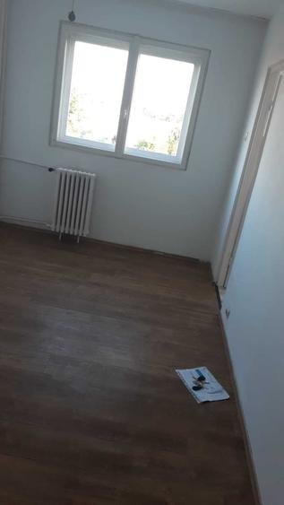 Garsonieră decomandată în Sud