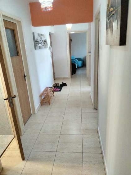Apartament cu 3 camere decomandat, mobilat în Iancului