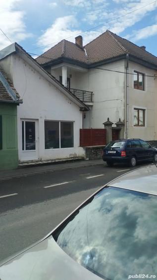 Casă cu 5 camere cu Teren 196 Mp în Central