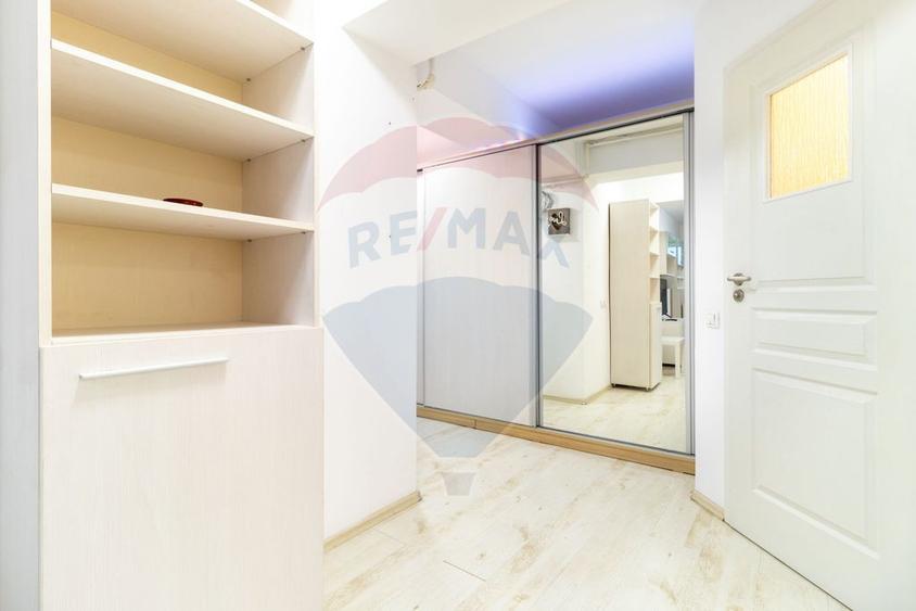 Apartament cu 2 camere semidecomandat, mobilat în Văcăresti