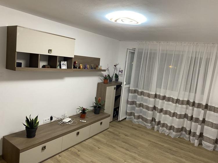 Apartament cu 3 camere decomandat, mobilat în Pantelimon
