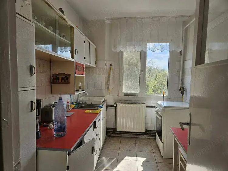 Apartament cu 4 camere semidecomandat în Dacia