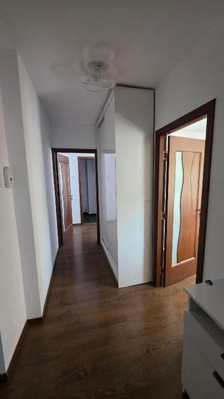Apartament cu 3 camere semidecomandat, mobilat în Gorjului
