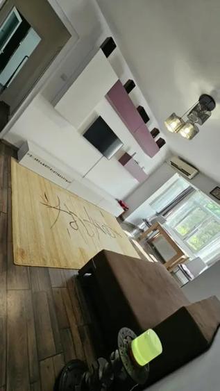 Apartament cu 3 camere semidecomandat în Tomis Nord