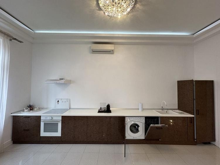 Apartament cu 3 camere decomandat în Exterior Vest