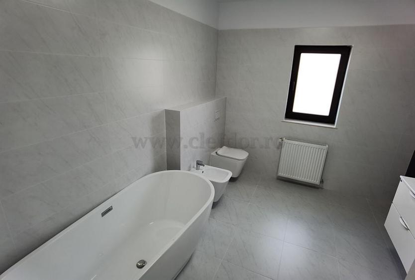 Casă individuală cu 6 camere cu Piscina în Iancu Nicolae