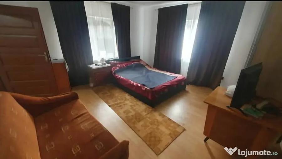 Casă cu 5 camere în Dăbâca