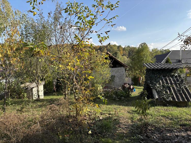 Casă cu 3 camere cu Teren 650 Mp în Vulcana de Sus