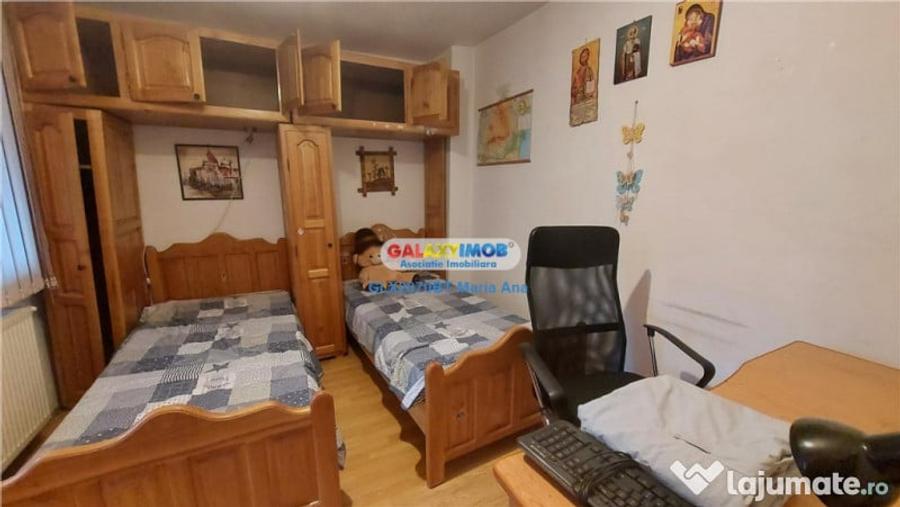 Apartament cu 3 camere decomandat în Central