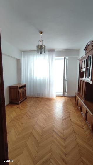 Apartament cu 2 camere decomandat în Micro 20