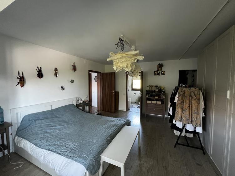 Casă cu 6 camere cu Teren 700 Mp în Corbeanca