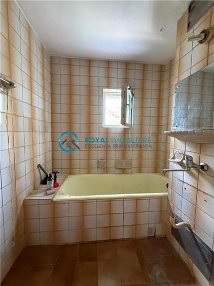 Apartament cu 3 camere decomandat în Paltiniș