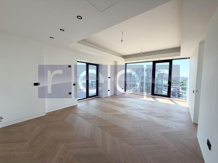 Apartament cu 3 camere semidecomandat în Barbu Văcărescu