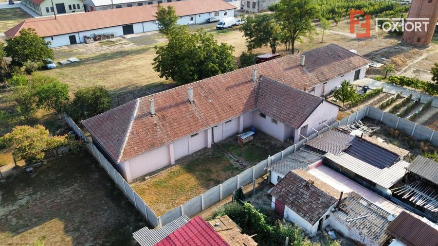 Spațiu industrial, de 382 mp, în Peciu Nou