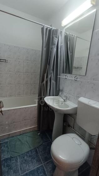 Apartament cu 3 camere semidecomandat în Central