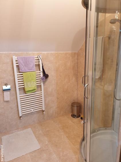 Apartament cu 3 camere semidecomandat în Florești
