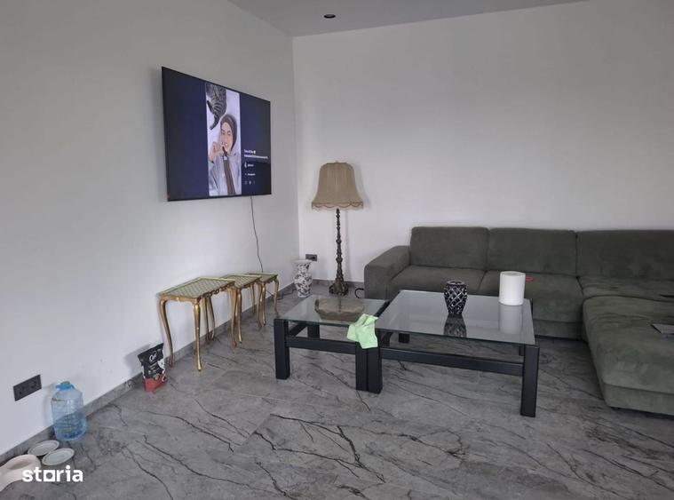 Casă cu 3 camere cu Canalizare în Central