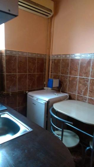 Garsonieră decomandată în Lipovei