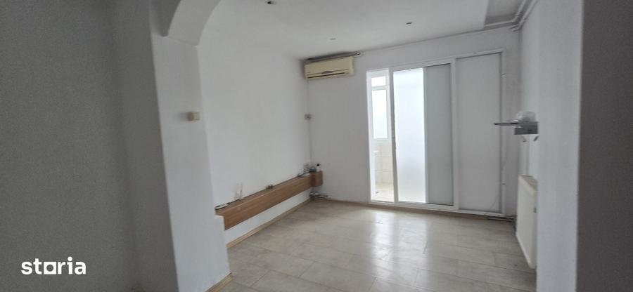 Apartament cu 3 camere în Micro 6