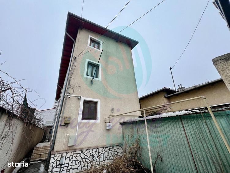 Casă cu 9 camere decomandat cu Canalizare în Ferentari
