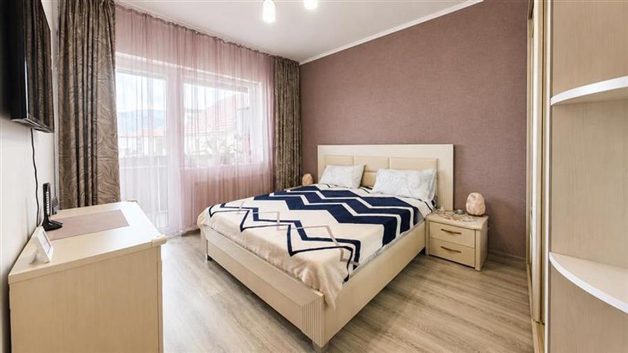 Apartament cu 2 camere decomandat, mobilat în Exterior Vest